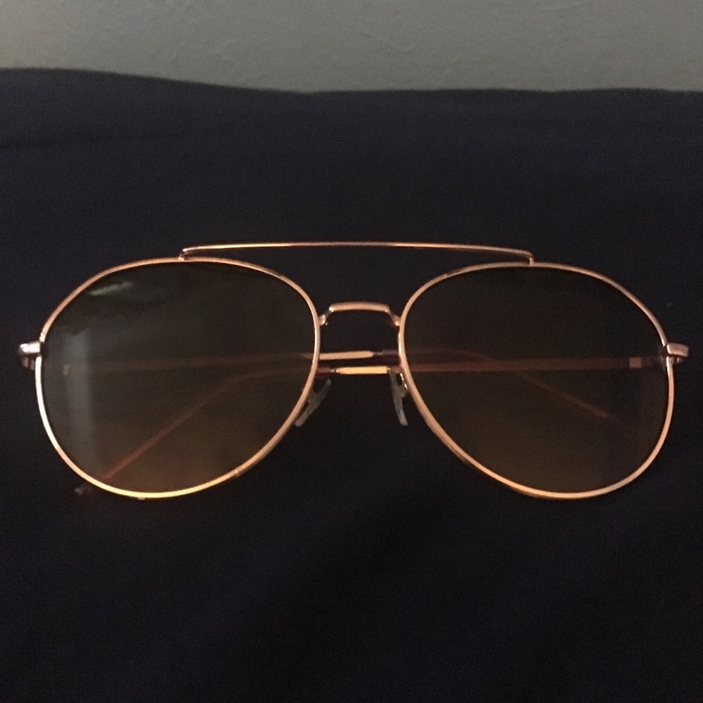 Rose gold Aviator sunglasses